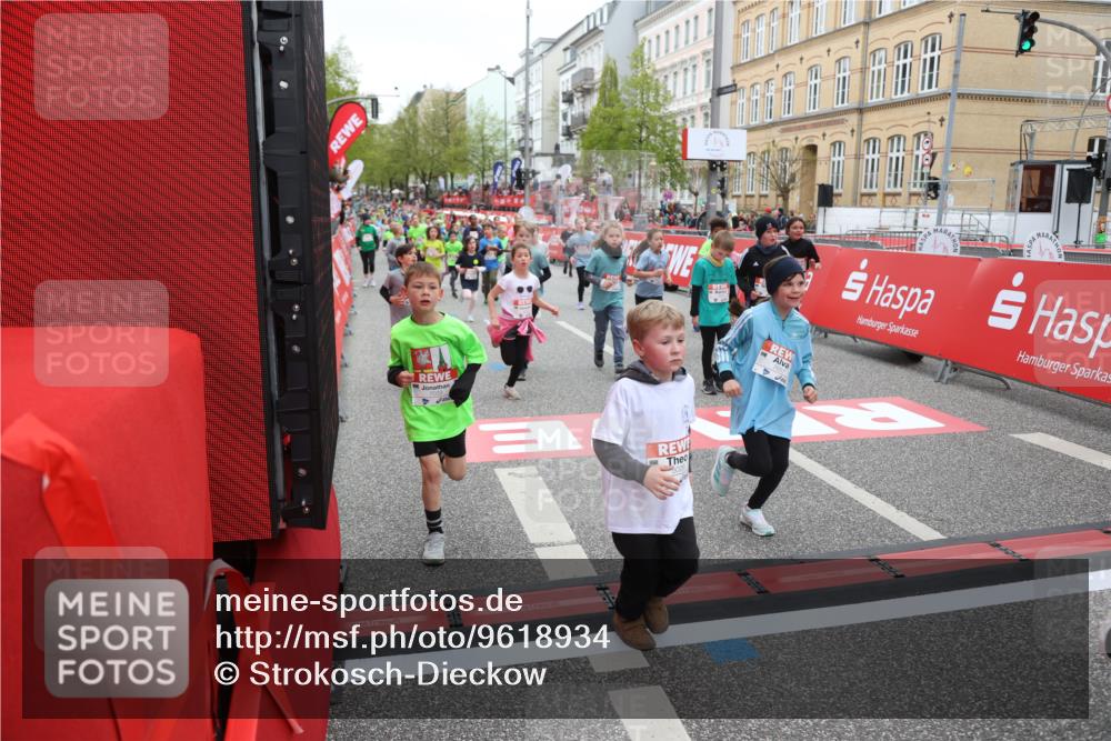 25.04.2026 - Das Zehntel Strokosch-Dieckow http://msf.ph/oto/9618934 25.04.2026 11:00:48 Ziel 5026, 5075, 5078, 5238, 5402, 5429, 5860, 6257, 6261, 6387, 6556, 6643, 6654, 6661, 6671, 6742, 7033, 7057, 7066, 7078, 7112, 7235, 7241, 7330, 7361, 7371, 7372, 7384, 7535, 7559, 7644, 7657, 7761 meine-sportfotos.de