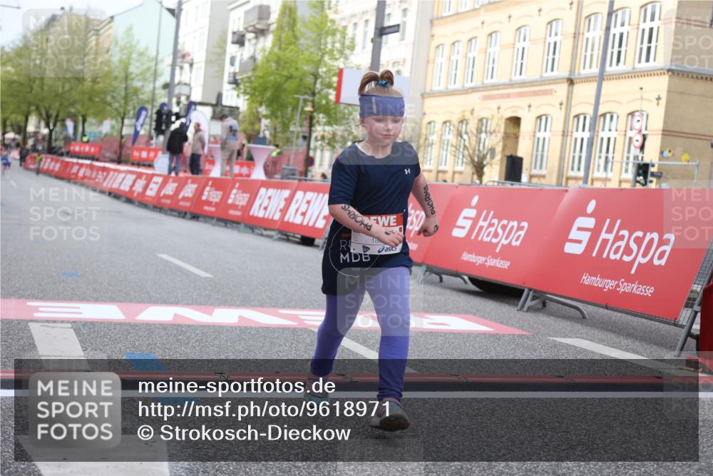 25.04.2026 - Das Zehntel Strokosch-Dieckow http://msf.ph/oto/9618971 25.04.2026 09:12:07 Ziel 1391, 1801, 1803, 2557, 2637 meine-sportfotos.de