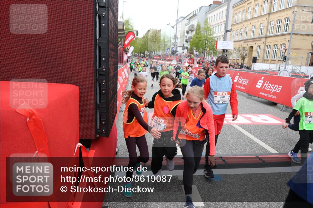 25.04.2026 - Das Zehntel Strokosch-Dieckow http://msf.ph/oto/9619087 25.04.2026 11:00:45 Ziel 5026, 5075, 5240, 5245, 5248, 5402, 5429, 5960, 6438, 6643, 6654, 6661, 6671, 6742, 6945, 7057, 7066, 7067, 7078, 7112, 7235, 7241, 7330, 7361, 7371, 7372, 7384, 7479, 7644, 7825 meine-sportfotos.de