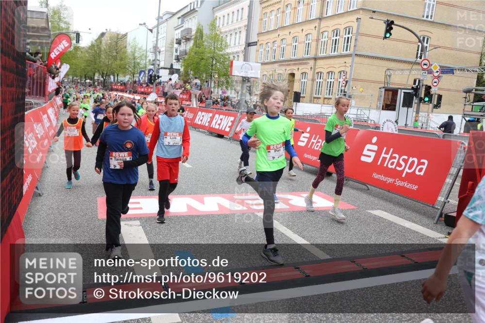 25.04.2026 - Das Zehntel Strokosch-Dieckow http://msf.ph/oto/9619202 25.04.2026 11:00:43 Ziel 5240, 5245, 5248, 5343, 5352, 5353, 5402, 5429, 5635, 5836, 5960, 6438, 6643, 6945, 7067, 7078, 7112, 7235, 7241, 7330, 7361, 7371, 7372, 7384, 7465, 7479, 7644, 7825 meine-sportfotos.de