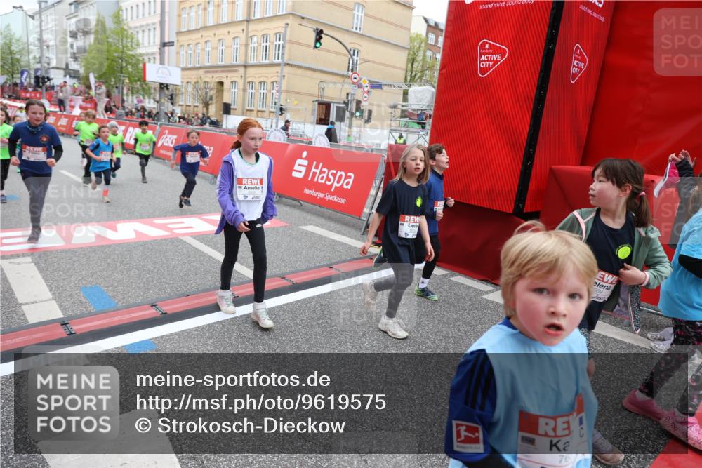 25.04.2026 - Das Zehntel Strokosch-Dieckow http://msf.ph/oto/9619575 25.04.2026 11:00:38 Ziel 5219, 5233, 5240, 5245, 5248, 5271, 5343, 5352, 5353, 5635, 5690, 5836, 5960, 5995, 6091, 6395, 6438, 6632, 6669, 6686, 6874, 7017, 7054, 7067, 7296, 7410, 7465, 7479, 7660, 7767, 7800, 7825, 7844, 7859 meine-sportfotos.de