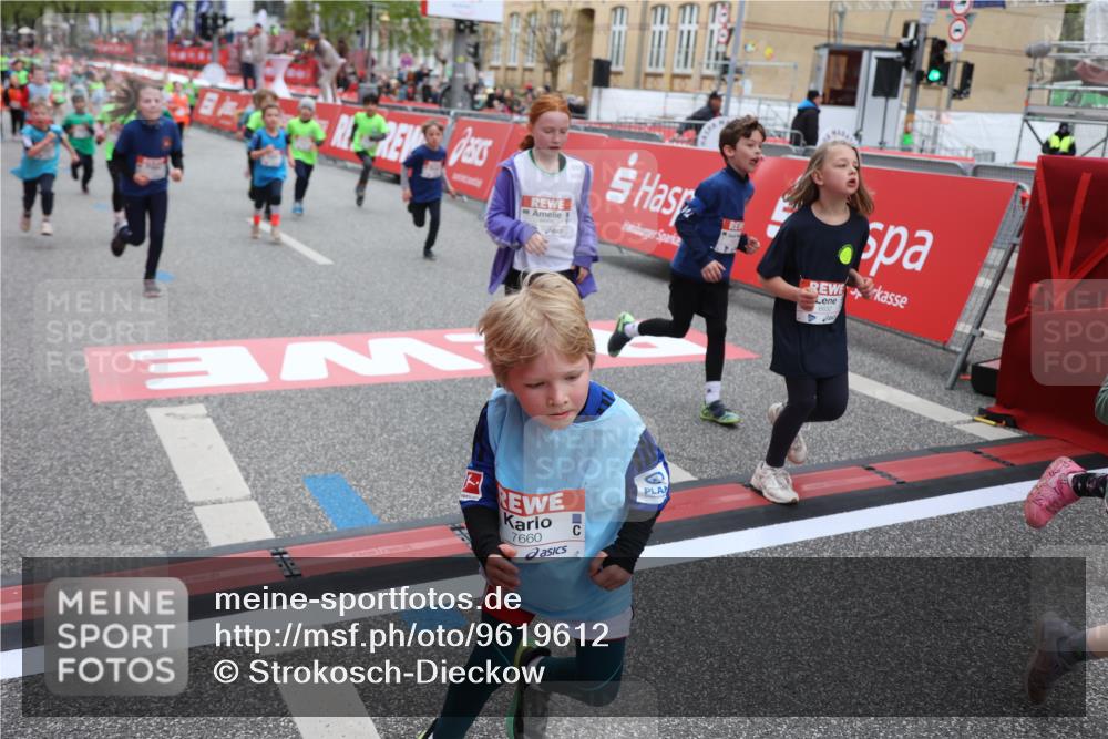 25.04.2026 - Das Zehntel Strokosch-Dieckow http://msf.ph/oto/9619612 25.04.2026 11:00:37 Ziel 5040, 5219, 5233, 5240, 5245, 5271, 5286, 5343, 5352, 5353, 5635, 5690, 5836, 5960, 5995, 6091, 6395, 6632, 6669, 6686, 6874, 7017, 7054, 7067, 7094, 7296, 7370, 7410, 7465, 7660, 7767, 7800, 7844, 7859 meine-sportfotos.de