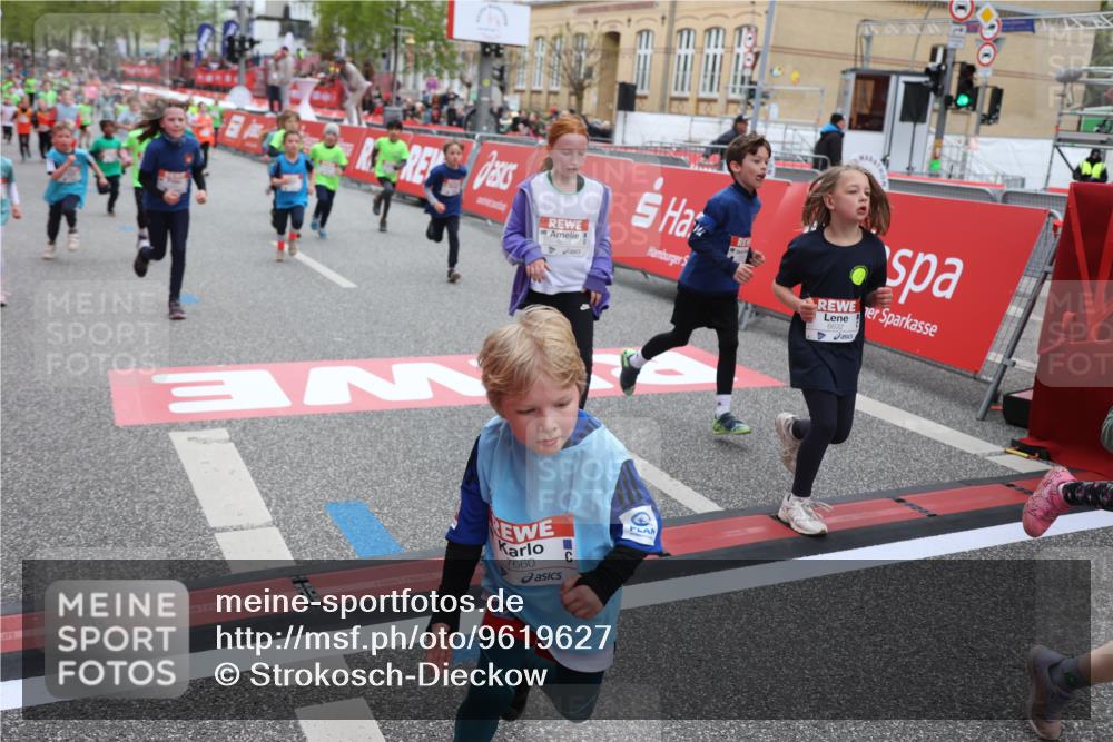 25.04.2026 - Das Zehntel Strokosch-Dieckow http://msf.ph/oto/9619627 25.04.2026 11:00:37 Ziel 5040, 5219, 5233, 5240, 5245, 5271, 5286, 5343, 5352, 5353, 5635, 5690, 5836, 5960, 5995, 6091, 6395, 6632, 6669, 6686, 6874, 7017, 7054, 7067, 7094, 7296, 7370, 7410, 7465, 7660, 7767, 7800, 7844, 7859 meine-sportfotos.de