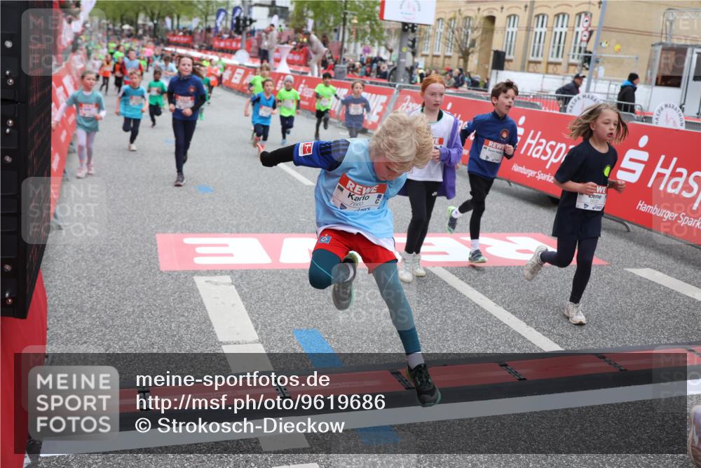 25.04.2026 - Das Zehntel Strokosch-Dieckow http://msf.ph/oto/9619686 25.04.2026 11:00:36 Ziel 5040, 5219, 5233, 5271, 5286, 5343, 5352, 5353, 5635, 5690, 5715, 5722, 5836, 5995, 6091, 6395, 6632, 6669, 6686, 6874, 7017, 7054, 7094, 7296, 7370, 7410, 7465, 7660, 7767, 7800, 7834, 7844, 7859 meine-sportfotos.de