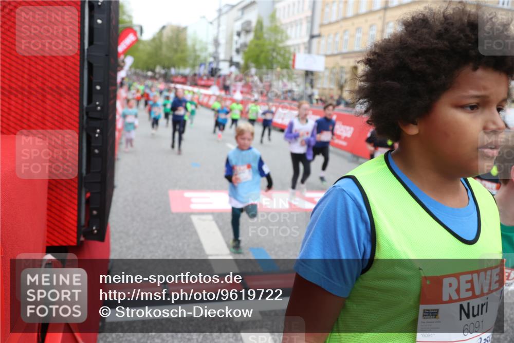 25.04.2026 - Das Zehntel Strokosch-Dieckow http://msf.ph/oto/9619722 25.04.2026 11:00:36 Ziel 5040, 5219, 5233, 5271, 5286, 5343, 5352, 5353, 5635, 5690, 5715, 5722, 5836, 5995, 6091, 6395, 6632, 6669, 6686, 6874, 7017, 7054, 7094, 7296, 7370, 7410, 7465, 7660, 7767, 7800, 7834, 7844, 7859 meine-sportfotos.de