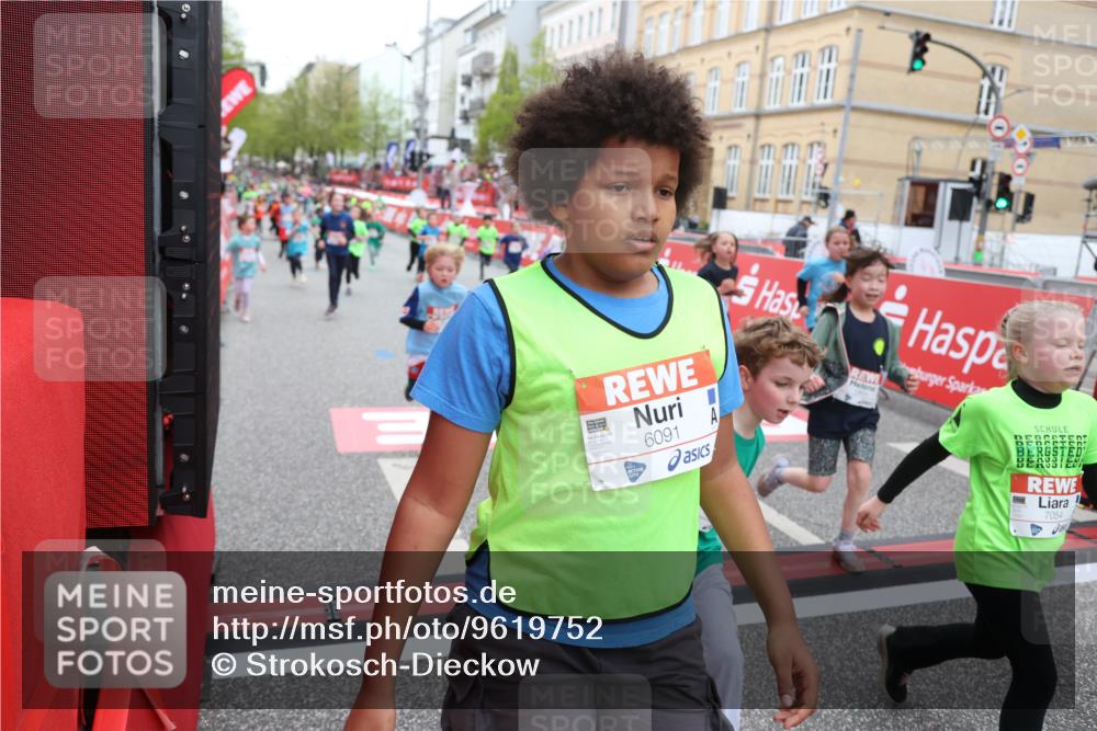 25.04.2026 - Das Zehntel Strokosch-Dieckow http://msf.ph/oto/9619752 25.04.2026 11:00:36 Ziel 5040, 5219, 5233, 5271, 5286, 5343, 5352, 5353, 5635, 5690, 5715, 5722, 5836, 5995, 6091, 6395, 6632, 6669, 6686, 6874, 7017, 7054, 7094, 7296, 7370, 7410, 7465, 7660, 7767, 7800, 7834, 7844, 7859 meine-sportfotos.de
