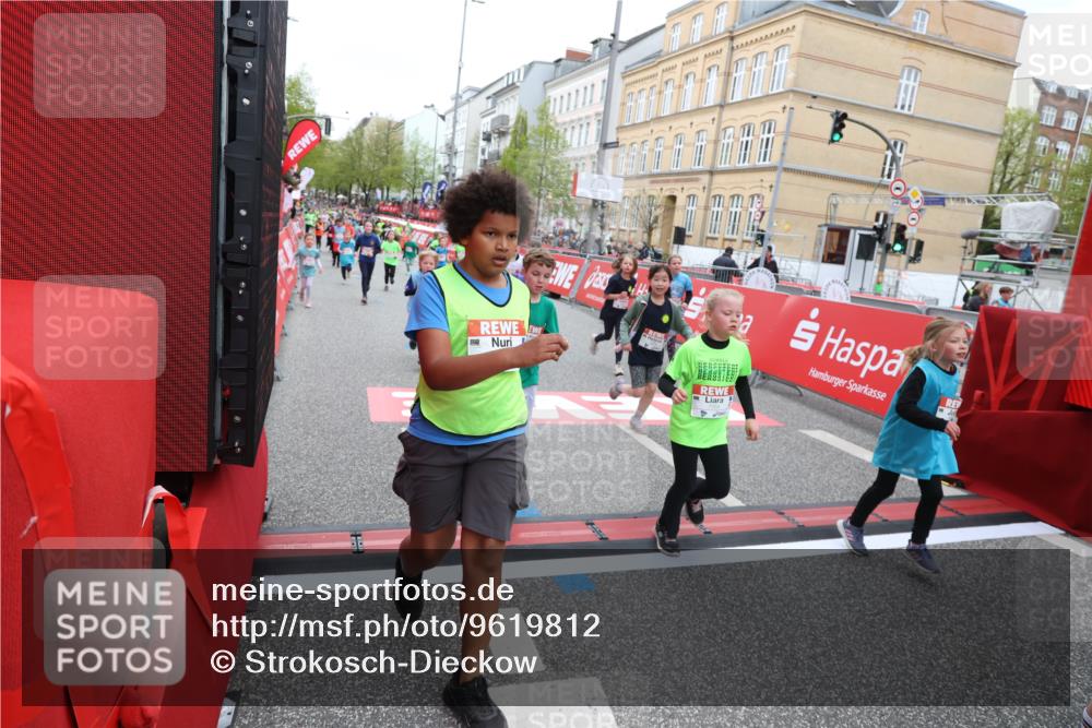 25.04.2026 - Das Zehntel Strokosch-Dieckow http://msf.ph/oto/9619812 25.04.2026 11:00:35 Ziel 5040, 5219, 5233, 5271, 5286, 5353, 5690, 5700, 5715, 5722, 5995, 6091, 6395, 6632, 6669, 6686, 6874, 7017, 7054, 7094, 7296, 7370, 7410, 7660, 7751, 7767, 7782, 7800, 7834, 7844, 7859 meine-sportfotos.de