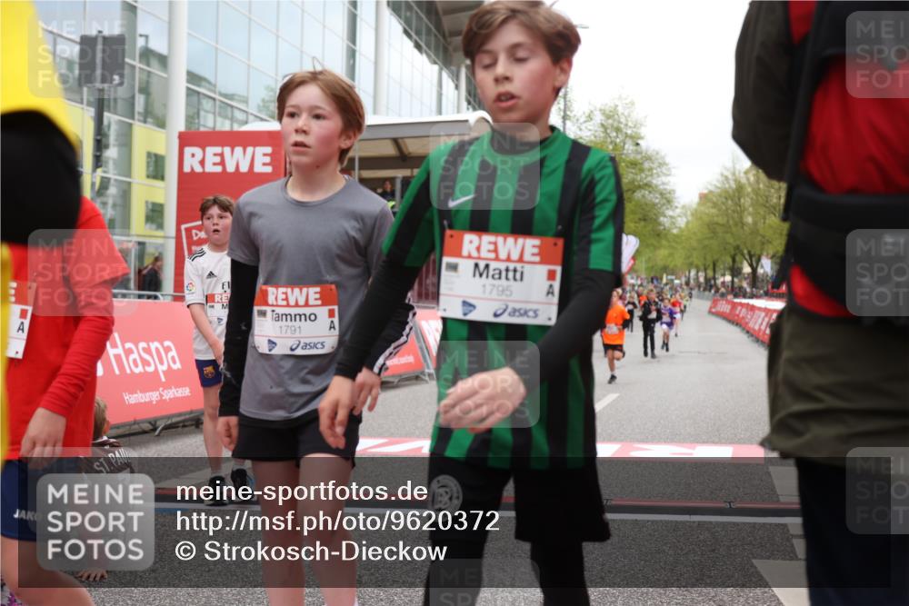 25.04.2026 - Das Zehntel Strokosch-Dieckow http://msf.ph/oto/9620372 25.04.2026 08:50:31 Ziel 1296, 1791, 1792, 2676, 3204, 3569, 3835, 4013, 4039, 4055, 4059 meine-sportfotos.de