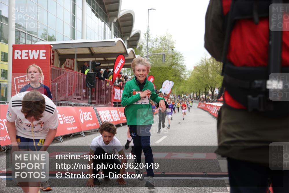 25.04.2026 - Das Zehntel Strokosch-Dieckow http://msf.ph/oto/9620449 25.04.2026 08:50:33 Ziel 1296, 1791, 1792, 2676, 3204, 3569, 3597, 3835, 4013, 4059 meine-sportfotos.de