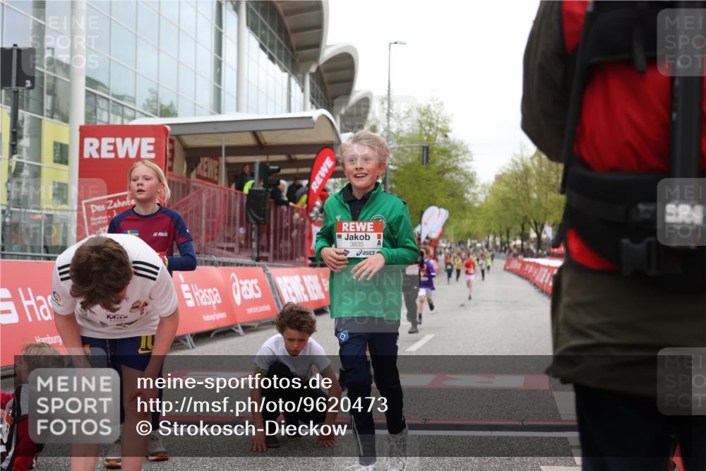 25.04.2026 - Das Zehntel Strokosch-Dieckow http://msf.ph/oto/9620473 25.04.2026 08:50:34 Ziel 1296, 1791, 1792, 2676, 3204, 3370, 3569, 3597, 3621, 3835, 4013, 4059 meine-sportfotos.de