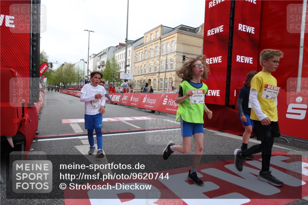 25.04.2026 - Das Zehntel Strokosch-Dieckow http://msf.ph/oto/9620744 25.04.2026 08:51:07 Ziel 1217, 1310, 1554, 1702, 1735, 1764, 2315, 2570, 2731, 2817, 3118, 3194, 3230, 3546, 3557, 3607, 4052 meine-sportfotos.de