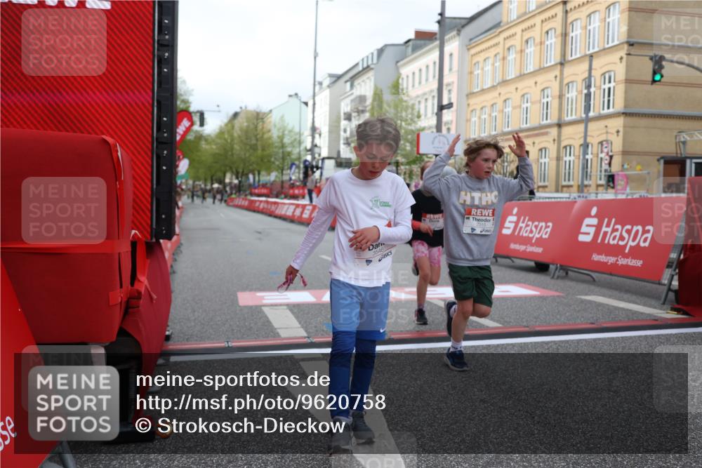 25.04.2026 - Das Zehntel Strokosch-Dieckow http://msf.ph/oto/9620758 25.04.2026 08:51:08 Ziel 1217, 1310, 1554, 1702, 1735, 2315, 2497, 2570, 2817, 3118, 3194, 3230, 3546, 3554, 3557, 4052 meine-sportfotos.de