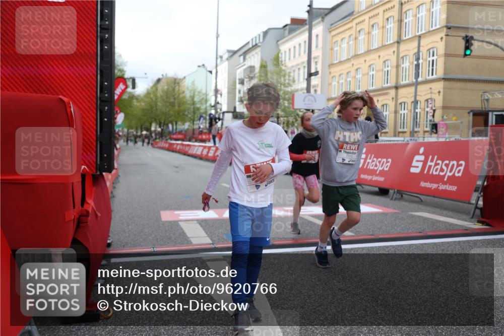 25.04.2026 - Das Zehntel Strokosch-Dieckow http://msf.ph/oto/9620766 25.04.2026 08:51:08 Ziel 1217, 1310, 1554, 1702, 1735, 2315, 2497, 2570, 2817, 3118, 3194, 3230, 3546, 3554, 3557, 4052 meine-sportfotos.de