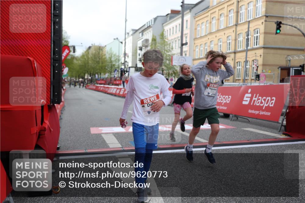25.04.2026 - Das Zehntel Strokosch-Dieckow http://msf.ph/oto/9620773 25.04.2026 08:51:08 Ziel 1217, 1310, 1554, 1702, 1735, 2315, 2497, 2570, 2817, 3118, 3194, 3230, 3546, 3554, 3557, 4052 meine-sportfotos.de