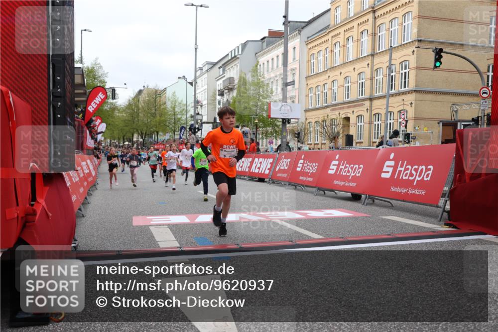 25.04.2026 - Das Zehntel Strokosch-Dieckow http://msf.ph/oto/9620937 25.04.2026 08:52:16 Ziel 1111, 1198, 1281, 1509, 1974, 2044, 2261, 2262, 2299, 2313, 2729, 2966, 3087, 3116, 3227, 3335, 3572, 3585, 3917, 3932, 3994 meine-sportfotos.de