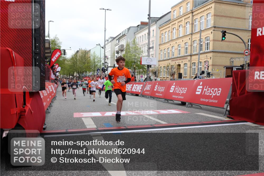25.04.2026 - Das Zehntel Strokosch-Dieckow http://msf.ph/oto/9620944 25.04.2026 08:52:16 Ziel 1111, 1198, 1281, 1509, 1974, 2044, 2261, 2262, 2299, 2313, 2729, 2966, 3087, 3116, 3227, 3335, 3572, 3585, 3917, 3932, 3994 meine-sportfotos.de