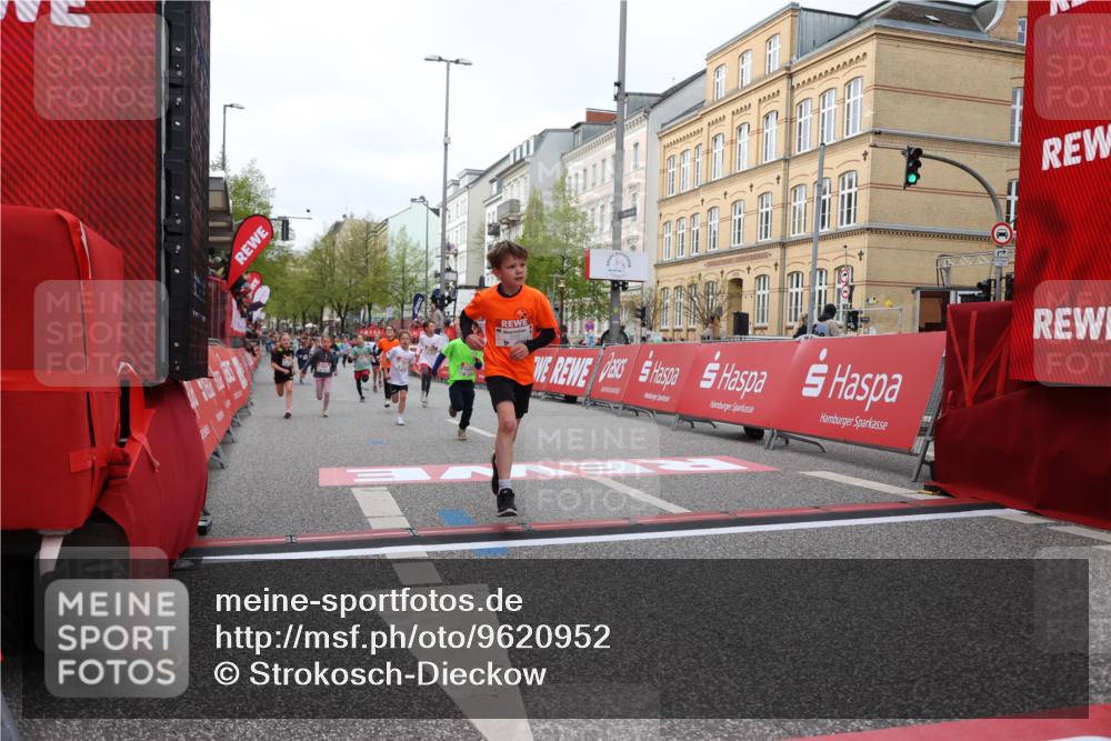 25.04.2026 - Das Zehntel Strokosch-Dieckow http://msf.ph/oto/9620952 25.04.2026 08:52:16 Ziel 1111, 1198, 1281, 1509, 1974, 2044, 2261, 2262, 2299, 2313, 2729, 2966, 3087, 3116, 3227, 3335, 3572, 3585, 3917, 3932, 3994 meine-sportfotos.de