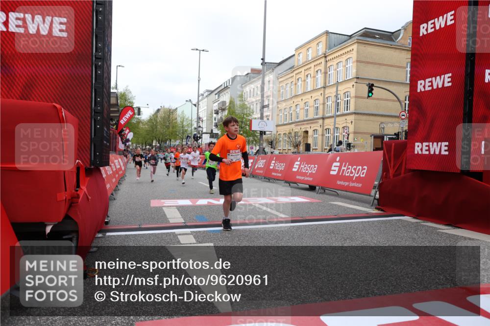 25.04.2026 - Das Zehntel Strokosch-Dieckow http://msf.ph/oto/9620961 25.04.2026 08:52:16 Ziel 1111, 1198, 1281, 1509, 1974, 2044, 2261, 2262, 2299, 2313, 2729, 2966, 3087, 3116, 3227, 3335, 3572, 3585, 3917, 3932, 3994 meine-sportfotos.de