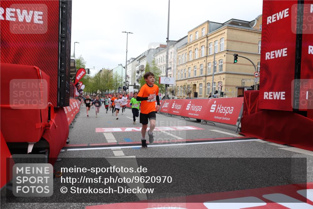 25.04.2026 - Das Zehntel Strokosch-Dieckow http://msf.ph/oto/9620970 25.04.2026 08:52:16 Ziel 1111, 1198, 1281, 1509, 1974, 2044, 2261, 2262, 2299, 2313, 2729, 2966, 3087, 3116, 3227, 3335, 3572, 3585, 3917, 3932, 3994 meine-sportfotos.de