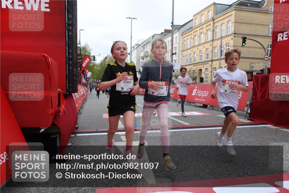 25.04.2026 - Das Zehntel Strokosch-Dieckow http://msf.ph/oto/9621097 25.04.2026 08:52:19 Ziel 1022, 1111, 1198, 1281, 1509, 1634, 2044, 2261, 2262, 2299, 2313, 2892, 3040, 3087, 3116, 3585, 3587, 3917 meine-sportfotos.de