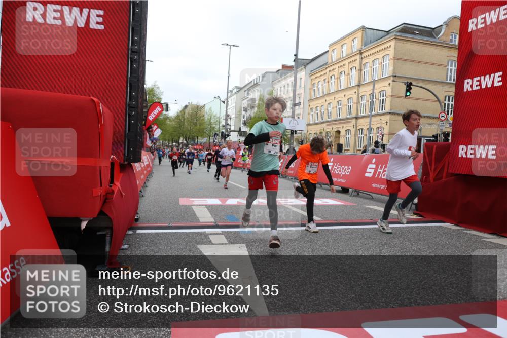 25.04.2026 - Das Zehntel Strokosch-Dieckow http://msf.ph/oto/9621135 25.04.2026 08:52:20 Ziel 1022, 1111, 1198, 1281, 1509, 1634, 1857, 2261, 2262, 2299, 2313, 2892, 3040, 3087, 3585, 3587, 3917 meine-sportfotos.de