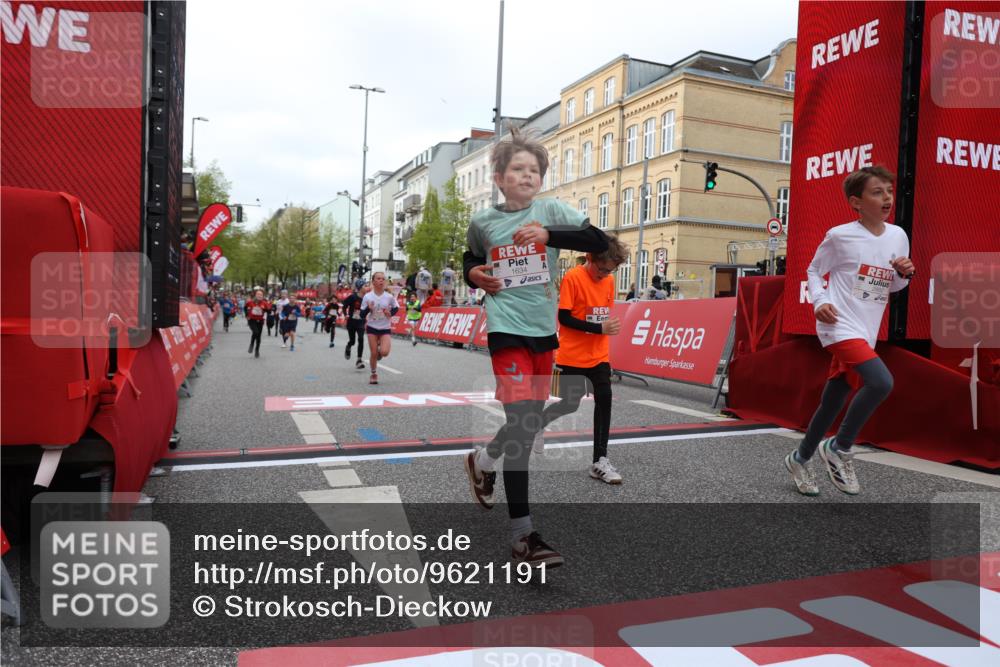 25.04.2026 - Das Zehntel Strokosch-Dieckow http://msf.ph/oto/9621191 25.04.2026 08:52:20 Ziel 1022, 1111, 1198, 1281, 1509, 1634, 1857, 2261, 2262, 2299, 2313, 2892, 3040, 3087, 3585, 3587, 3917 meine-sportfotos.de