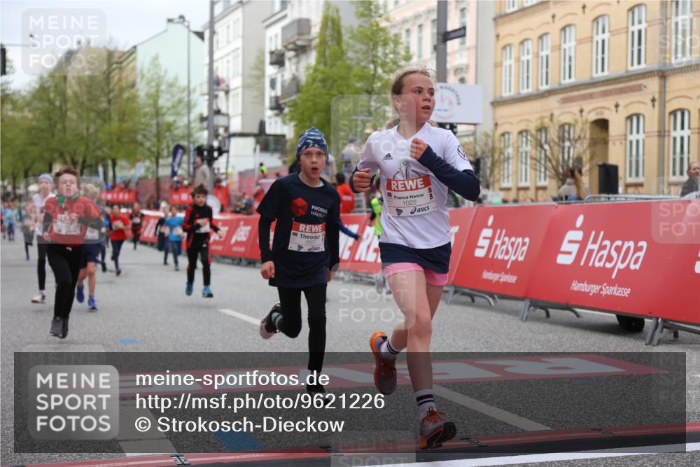 25.04.2026 - Das Zehntel Strokosch-Dieckow http://msf.ph/oto/9621226 25.04.2026 08:52:21 Ziel 1022, 1111, 1198, 1224, 1281, 1509, 1634, 1857, 2261, 2262, 2299, 2313, 2599, 2892, 3040, 3087, 3585, 3587 meine-sportfotos.de