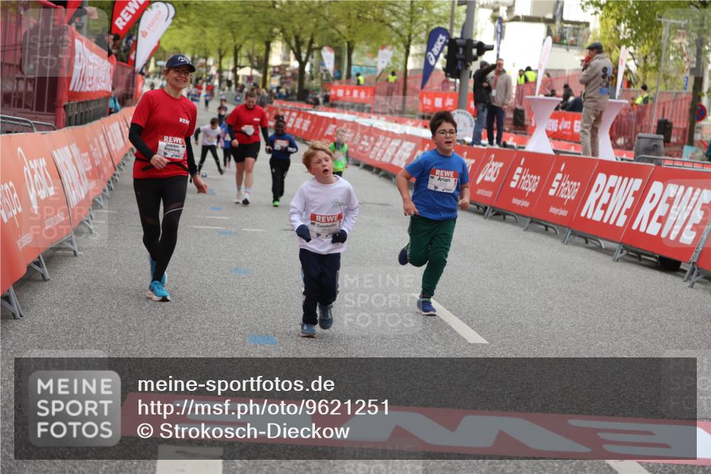 25.04.2026 - Das Zehntel Strokosch-Dieckow http://msf.ph/oto/9621251 25.04.2026 09:14:08 Ziel 2082, 2101, 2102 meine-sportfotos.de