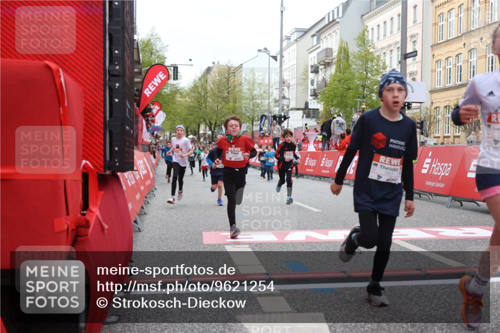 25.04.2026 - Das Zehntel Strokosch-Dieckow http://msf.ph/oto/9621254 25.04.2026 08:52:22 Ziel 1022, 1034, 1111, 1198, 1224, 1281, 1509, 1634, 1857, 2261, 2262, 2299, 2313, 2599, 2603, 2892, 3040, 3087, 3220, 3251, 3585, 3587 meine-sportfotos.de