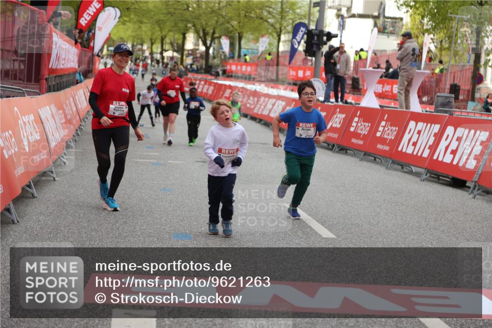 25.04.2026 - Das Zehntel Strokosch-Dieckow http://msf.ph/oto/9621263 25.04.2026 09:14:08 Ziel 2082, 2101, 2102 meine-sportfotos.de
