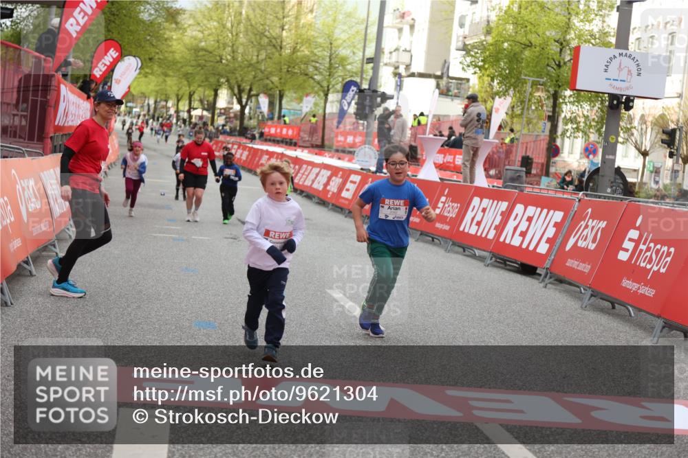 25.04.2026 - Das Zehntel Strokosch-Dieckow http://msf.ph/oto/9621304 25.04.2026 09:14:09 Ziel 2082, 2101, 2102 meine-sportfotos.de