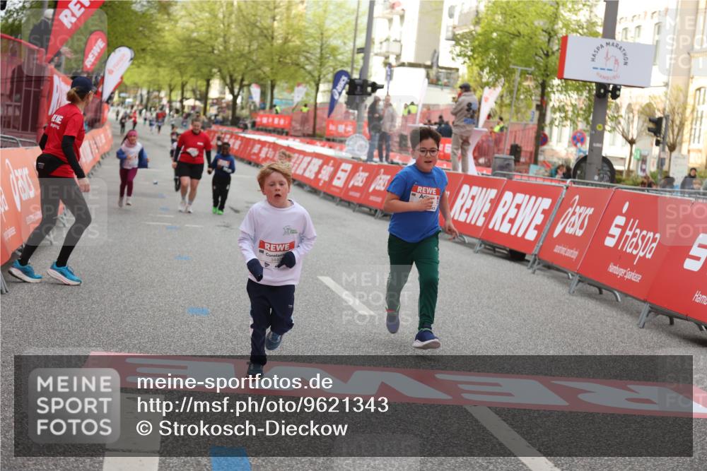 25.04.2026 - Das Zehntel Strokosch-Dieckow http://msf.ph/oto/9621343 25.04.2026 09:14:09 Ziel 2082, 2101, 2102 meine-sportfotos.de