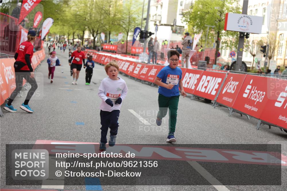 25.04.2026 - Das Zehntel Strokosch-Dieckow http://msf.ph/oto/9621356 25.04.2026 09:14:09 Ziel 2082, 2101, 2102 meine-sportfotos.de