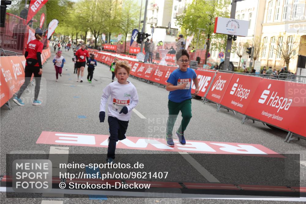 25.04.2026 - Das Zehntel Strokosch-Dieckow http://msf.ph/oto/9621407 25.04.2026 09:14:10 Ziel 2082, 2101, 2102 meine-sportfotos.de