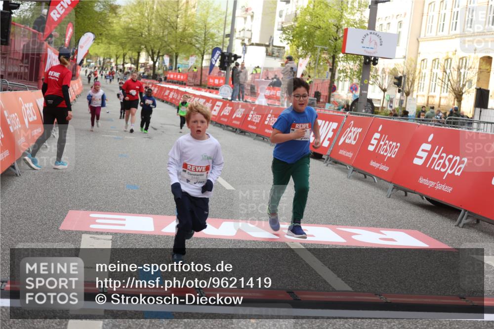 25.04.2026 - Das Zehntel Strokosch-Dieckow http://msf.ph/oto/9621419 25.04.2026 09:14:10 Ziel 2082, 2101, 2102 meine-sportfotos.de