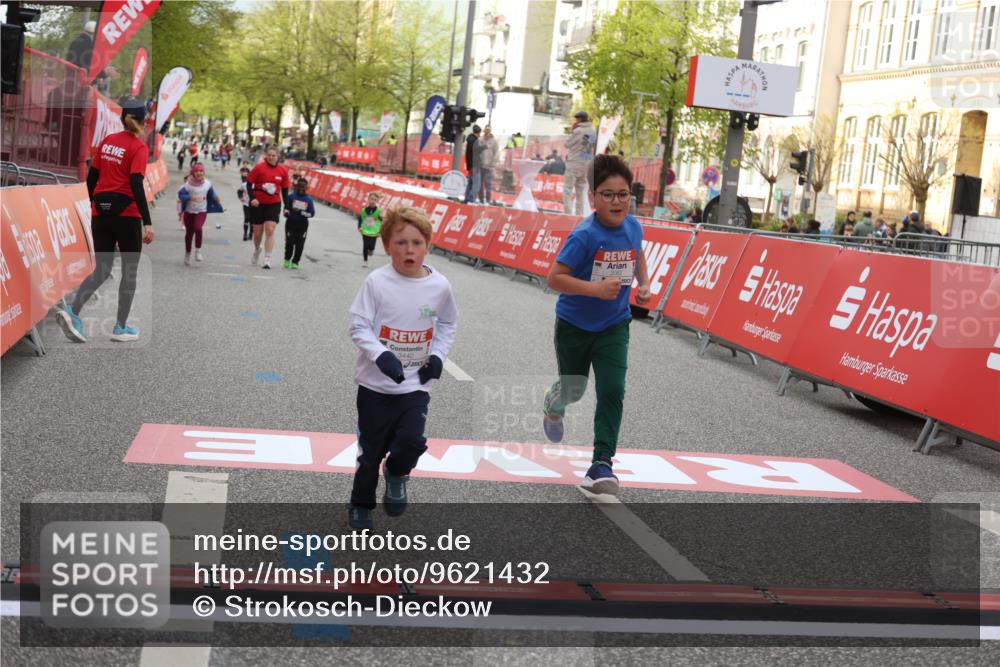 25.04.2026 - Das Zehntel Strokosch-Dieckow http://msf.ph/oto/9621432 25.04.2026 09:14:10 Ziel 2082, 2101, 2102 meine-sportfotos.de