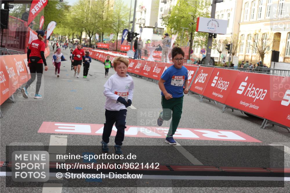 25.04.2026 - Das Zehntel Strokosch-Dieckow http://msf.ph/oto/9621442 25.04.2026 09:14:10 Ziel 2082, 2101, 2102 meine-sportfotos.de