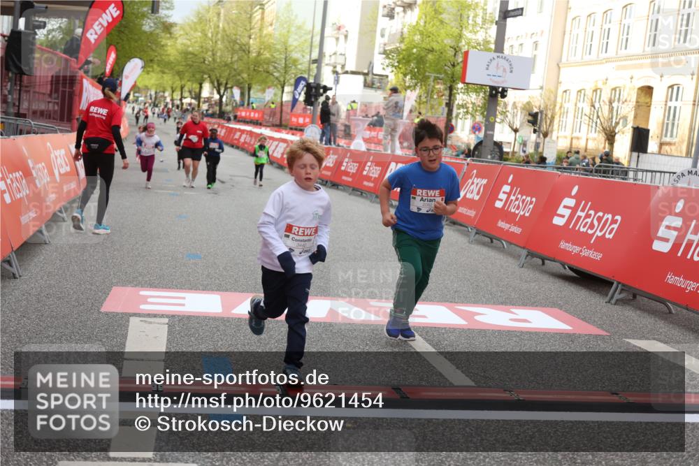 25.04.2026 - Das Zehntel Strokosch-Dieckow http://msf.ph/oto/9621454 25.04.2026 09:14:10 Ziel 2082, 2101, 2102 meine-sportfotos.de