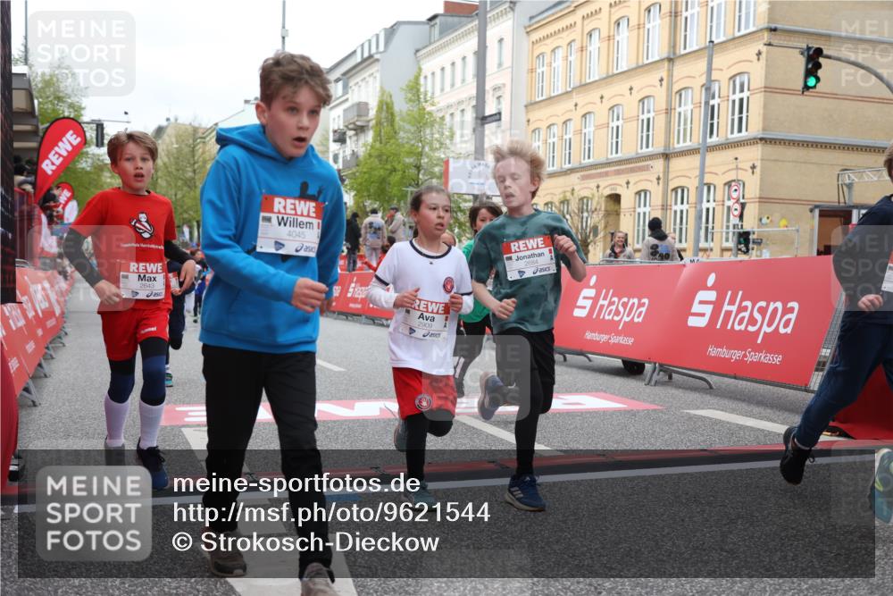 25.04.2026 - Das Zehntel Strokosch-Dieckow http://msf.ph/oto/9621544 25.04.2026 08:52:29 Ziel 1034, 1140, 1222, 1224, 1239, 1308, 1628, 1633, 1847, 2241, 2453, 2599, 2603, 2618, 2643, 2648, 2684, 2909, 2925, 3220, 3251, 3345, 3397, 4045 meine-sportfotos.de