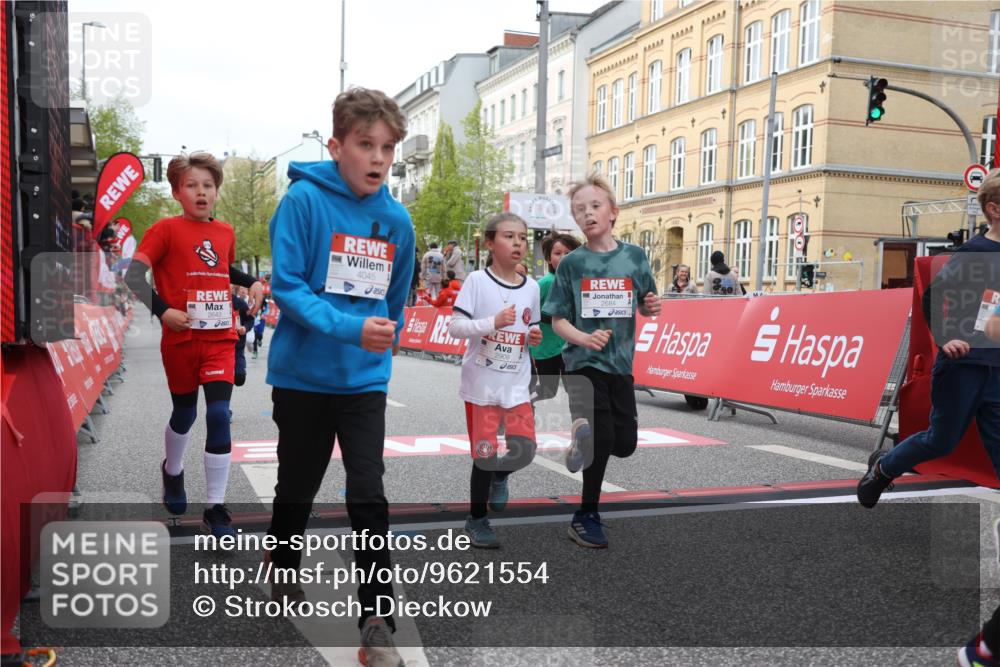25.04.2026 - Das Zehntel Strokosch-Dieckow http://msf.ph/oto/9621554 25.04.2026 08:52:29 Ziel 1034, 1140, 1222, 1224, 1239, 1308, 1628, 1633, 1847, 2241, 2453, 2599, 2603, 2618, 2643, 2648, 2684, 2909, 2925, 3220, 3251, 3345, 3397, 4045 meine-sportfotos.de