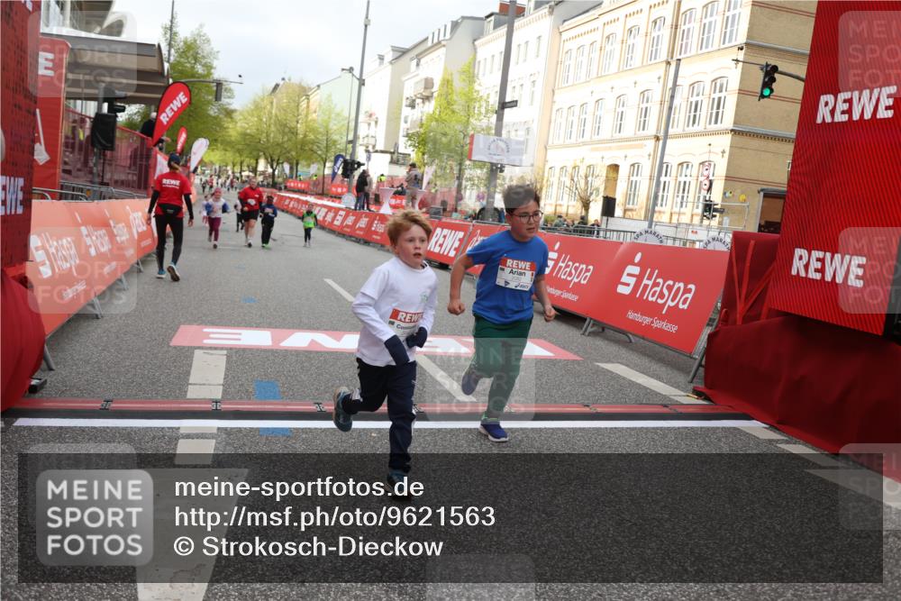 25.04.2026 - Das Zehntel Strokosch-Dieckow http://msf.ph/oto/9621563 25.04.2026 09:14:10 Ziel 2082, 2101, 2102 meine-sportfotos.de