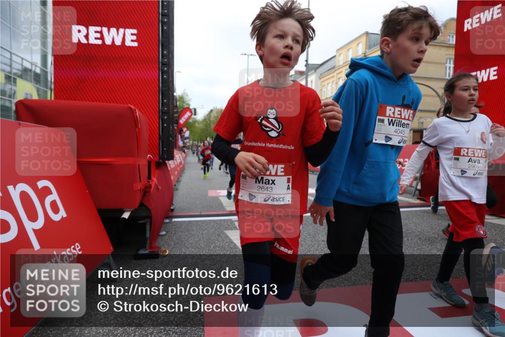 25.04.2026 - Das Zehntel Strokosch-Dieckow http://msf.ph/oto/9621613 25.04.2026 08:52:30 Ziel 1034, 1140, 1222, 1239, 1308, 1628, 1633, 1847, 2036, 2241, 2453, 2603, 2605, 2618, 2643, 2648, 2684, 2909, 2925, 3220, 3251, 3345, 3397, 4045 meine-sportfotos.de