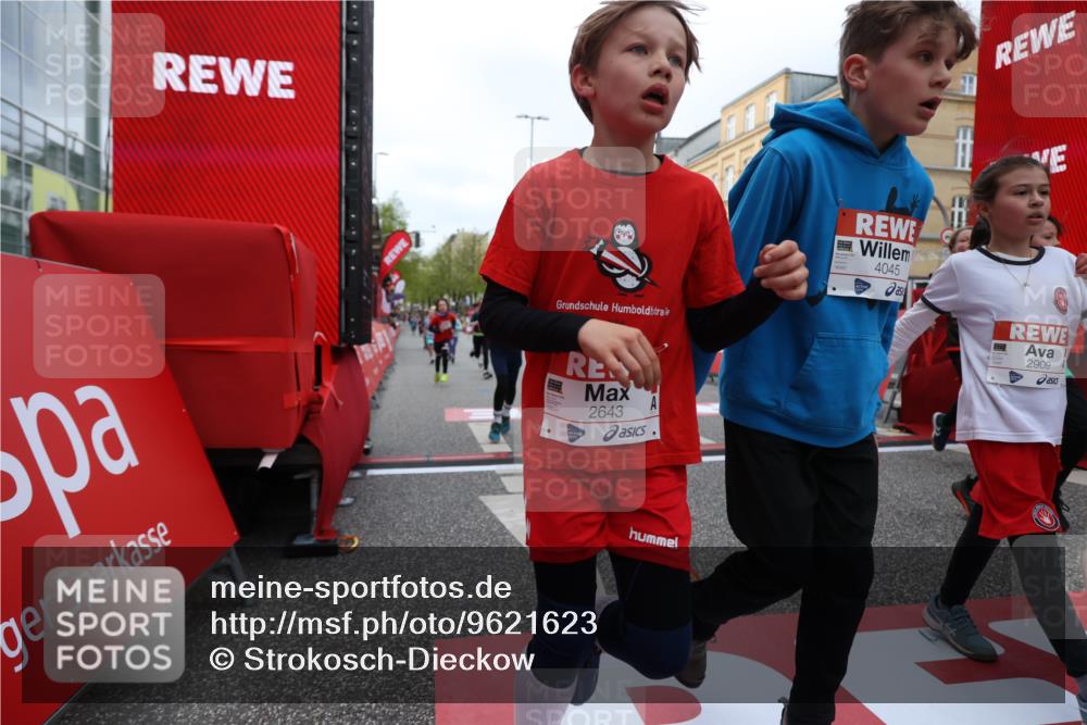 25.04.2026 - Das Zehntel Strokosch-Dieckow http://msf.ph/oto/9621623 25.04.2026 08:52:30 Ziel 1034, 1140, 1222, 1239, 1308, 1628, 1633, 1847, 2036, 2241, 2453, 2603, 2605, 2618, 2643, 2648, 2684, 2909, 2925, 3220, 3251, 3345, 3397, 4045 meine-sportfotos.de