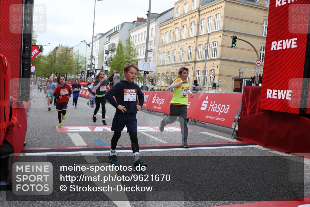 25.04.2026 - Das Zehntel Strokosch-Dieckow http://msf.ph/oto/9621670 25.04.2026 08:52:31 Ziel 1140, 1222, 1225, 1239, 1308, 1514, 1628, 1633, 1847, 2036, 2241, 2453, 2605, 2618, 2643, 2648, 2684, 2909, 2925, 3345, 3397, 4045 meine-sportfotos.de