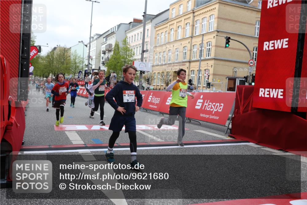 25.04.2026 - Das Zehntel Strokosch-Dieckow http://msf.ph/oto/9621680 25.04.2026 08:52:31 Ziel 1140, 1222, 1225, 1239, 1308, 1514, 1628, 1633, 1847, 2036, 2241, 2453, 2605, 2618, 2643, 2648, 2684, 2909, 2925, 3345, 3397, 4045 meine-sportfotos.de