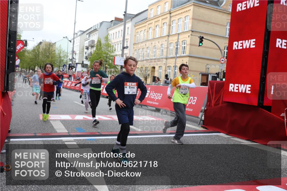 25.04.2026 - Das Zehntel Strokosch-Dieckow http://msf.ph/oto/9621718 25.04.2026 08:52:32 Ziel 1140, 1222, 1225, 1308, 1326, 1514, 1628, 1633, 1847, 2036, 2241, 2453, 2601, 2605, 2618, 2643, 2648, 2684, 2890, 2909, 2925, 3345, 3397, 4045 meine-sportfotos.de