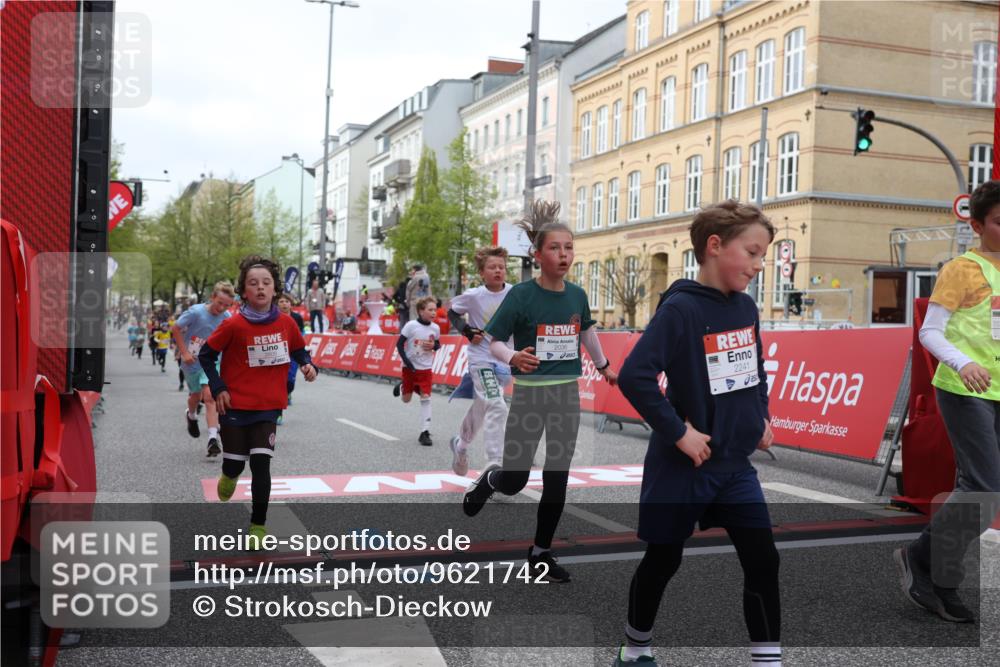 25.04.2026 - Das Zehntel Strokosch-Dieckow http://msf.ph/oto/9621742 25.04.2026 08:52:32 Ziel 1140, 1222, 1225, 1308, 1326, 1514, 1628, 1633, 1847, 2036, 2241, 2453, 2601, 2605, 2618, 2643, 2648, 2684, 2890, 2909, 2925, 3345, 3397, 4045 meine-sportfotos.de