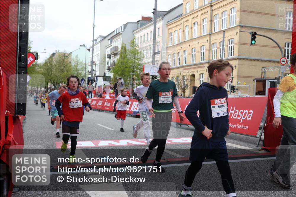 25.04.2026 - Das Zehntel Strokosch-Dieckow http://msf.ph/oto/9621751 25.04.2026 08:52:32 Ziel 1140, 1222, 1225, 1308, 1326, 1514, 1628, 1633, 1847, 2036, 2241, 2453, 2601, 2605, 2618, 2643, 2648, 2684, 2890, 2909, 2925, 3345, 3397, 4045 meine-sportfotos.de