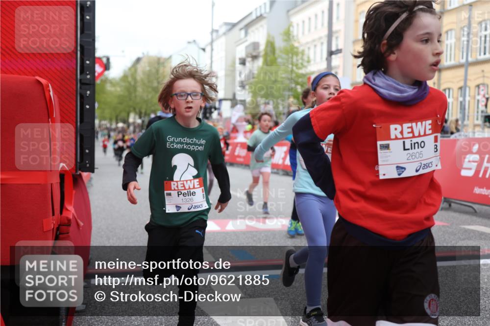25.04.2026 - Das Zehntel Strokosch-Dieckow http://msf.ph/oto/9621885 25.04.2026 08:52:35 Ziel 1140, 1225, 1326, 1514, 1628, 1631, 1633, 1730, 2021, 2036, 2241, 2453, 2601, 2605, 2643, 2648, 2684, 2810, 2890, 3078, 3110, 3134, 3397 meine-sportfotos.de