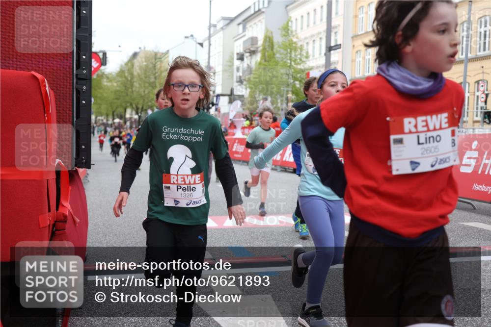 25.04.2026 - Das Zehntel Strokosch-Dieckow http://msf.ph/oto/9621893 25.04.2026 08:52:35 Ziel 1140, 1225, 1326, 1514, 1628, 1631, 1633, 1730, 2021, 2036, 2241, 2453, 2601, 2605, 2643, 2648, 2684, 2810, 2890, 3078, 3110, 3134, 3397 meine-sportfotos.de